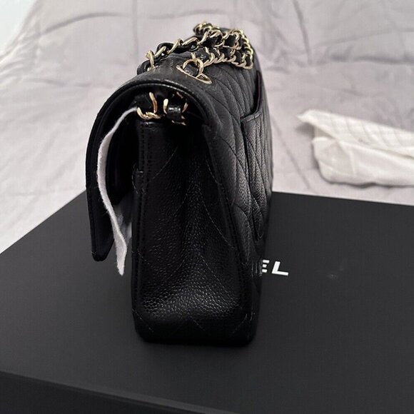 CHANEL Double Flap Classic Jumbo Caviar Gold hardware - Picture 7 of 16